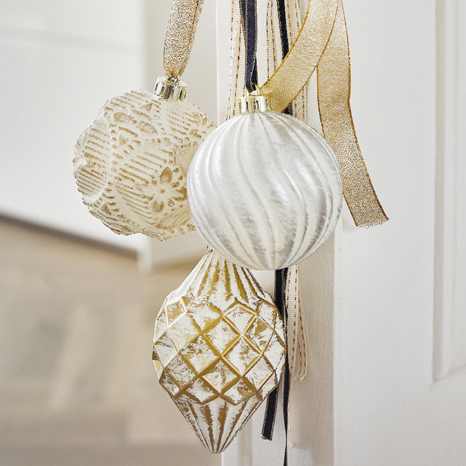 Набор елочных игрушек античное белое золото  шары и конус d8см 9шт/уп