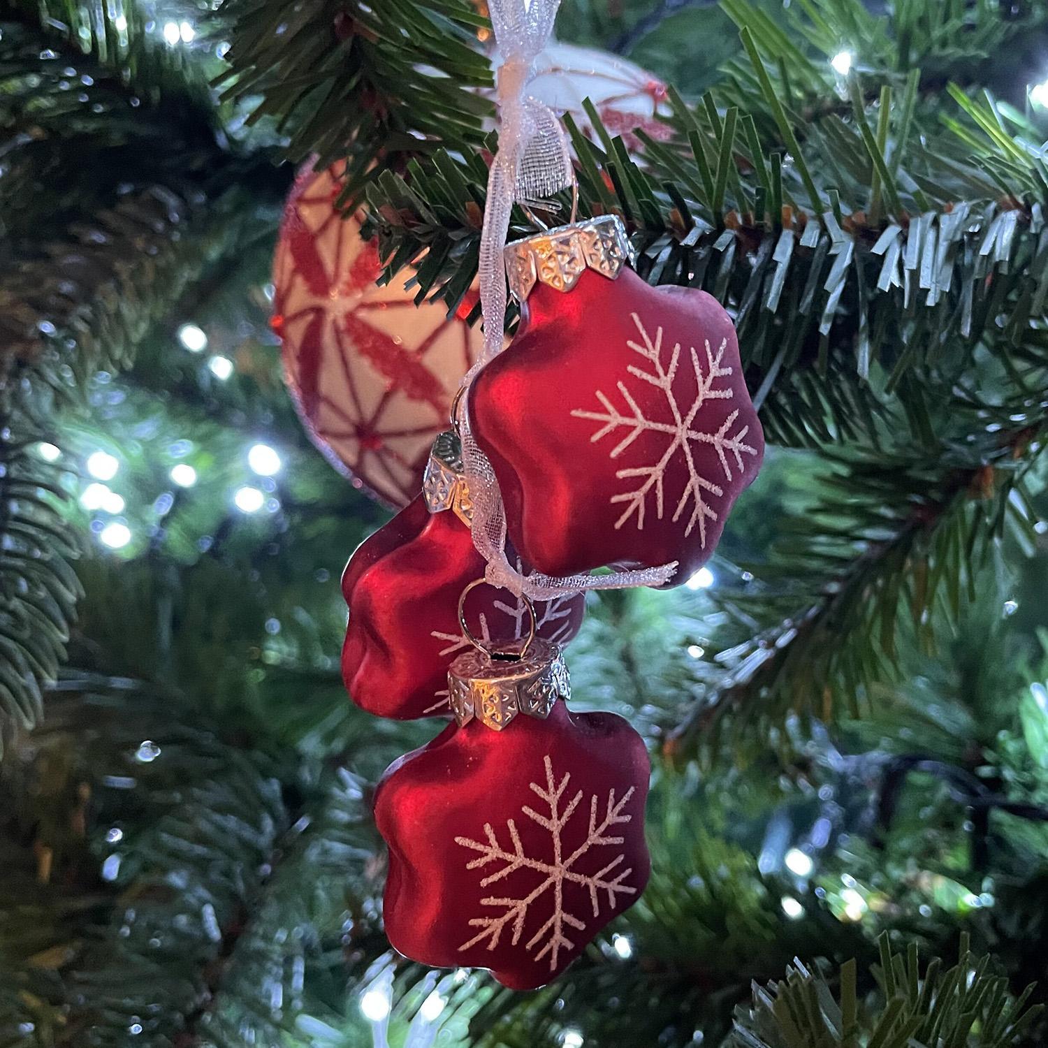 Декор Снежинки стекло красные/белые 3шт в связке